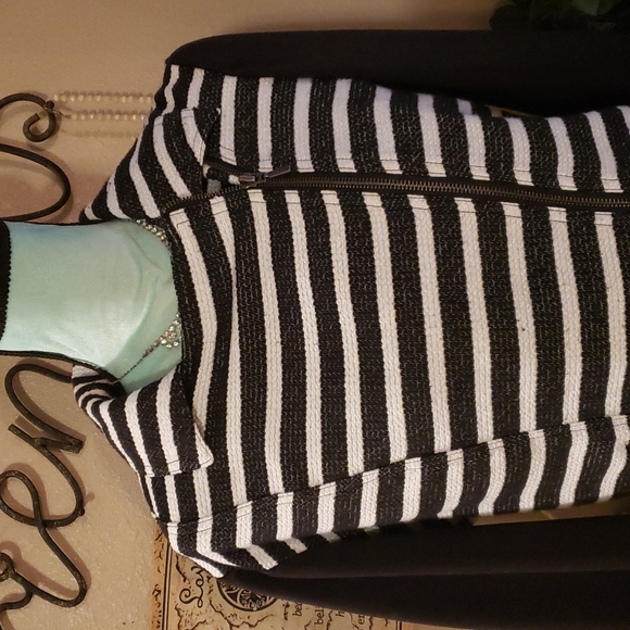 Maurices Zip Up Jacket Size Medium - Picture 2 of 6